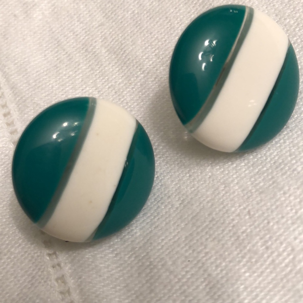 VINTAGE EMERALD GREEN & WHITE ROUND EARRINGS CENTRE BACK POST 7/8”Diameter- #484